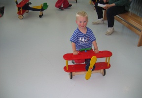 Antti in the play area (note the red Cheeks - it was really hot in McMinnville)